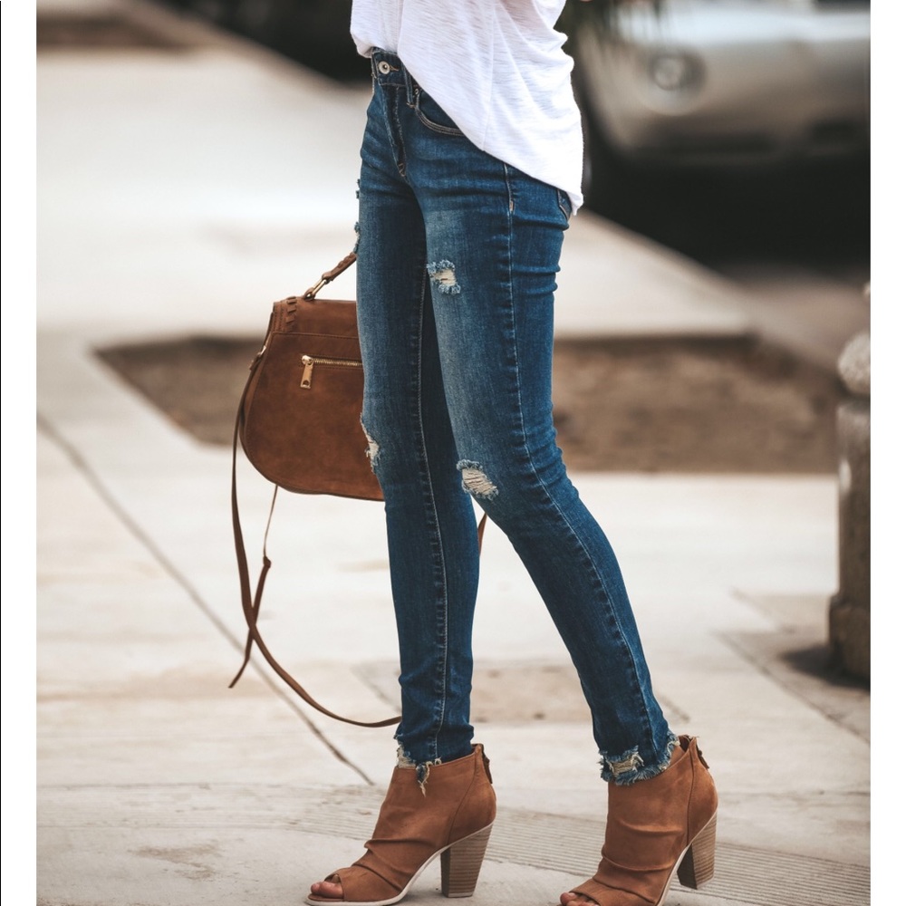 CLEARANCE-FIRM‼️Lizzy Distressed Skinnies - Picture 3 of 8